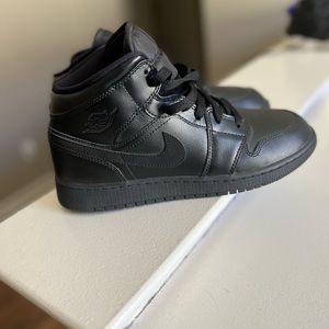 Nike Air Jordan 1 Mid GS Triple Black